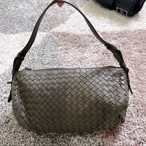 Authentic Bottega Veneta
Intrecciato Unisex Handbag Gray Leather Satchel